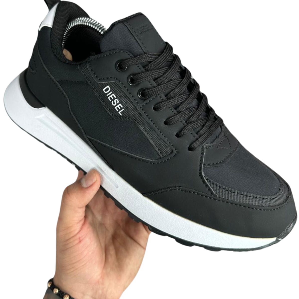 DIESEL TENIS HOMBRE: Encuentra el Mejor Estilo En Onlineshoppingcenterg, sabemos que estás buscando los mejores DIESEL TENIS HOMBRE para completar tu estilo. Ya sea que busques algo moderno, clásico o de la última colección, estamos aquí para ayudarte a encontrar el par perfecto. En este artículo, te brindaremos toda la información que necesitas para tomar una decisión de compra informada y acertada.  ¿Por qué Elegir DIESEL TENIS HOMBRE? Calidad y Diseño Los DIESEL TENIS HOMBRE son conocidos por su alta calidad y diseño innovador. Cada par está hecho con materiales duraderos y ofrece un confort excepcional, lo que los hace perfectos para el uso diario. Además, su estilo único te permitirá destacar y complementar cualquier atuendo.  Variedad de Estilos En nuestra tienda, encontrarás una amplia variedad de zapatillas diesel y tenis diesel para hombre. Ya sea que prefieras un look casual, deportivo o elegante, tenemos algo para cada gusto y ocasión. Además, contamos con las colecciones más recientes, incluyendo los tenis diesel hombre 2022 y la ultima coleccion tenis diesel.  ¿Cómo Elegir el Par Perfecto? Conoce tus Necesidades Antes de realizar una compra, es importante que sepas qué tipo de DIESEL TENIS HOMBRE necesitas. ¿Buscas algo para el día a día o para ocasiones especiales? ¿Prefieres un diseño clásico o algo más moderno? Definir tus necesidades te ayudará a hacer una elección más acertada.